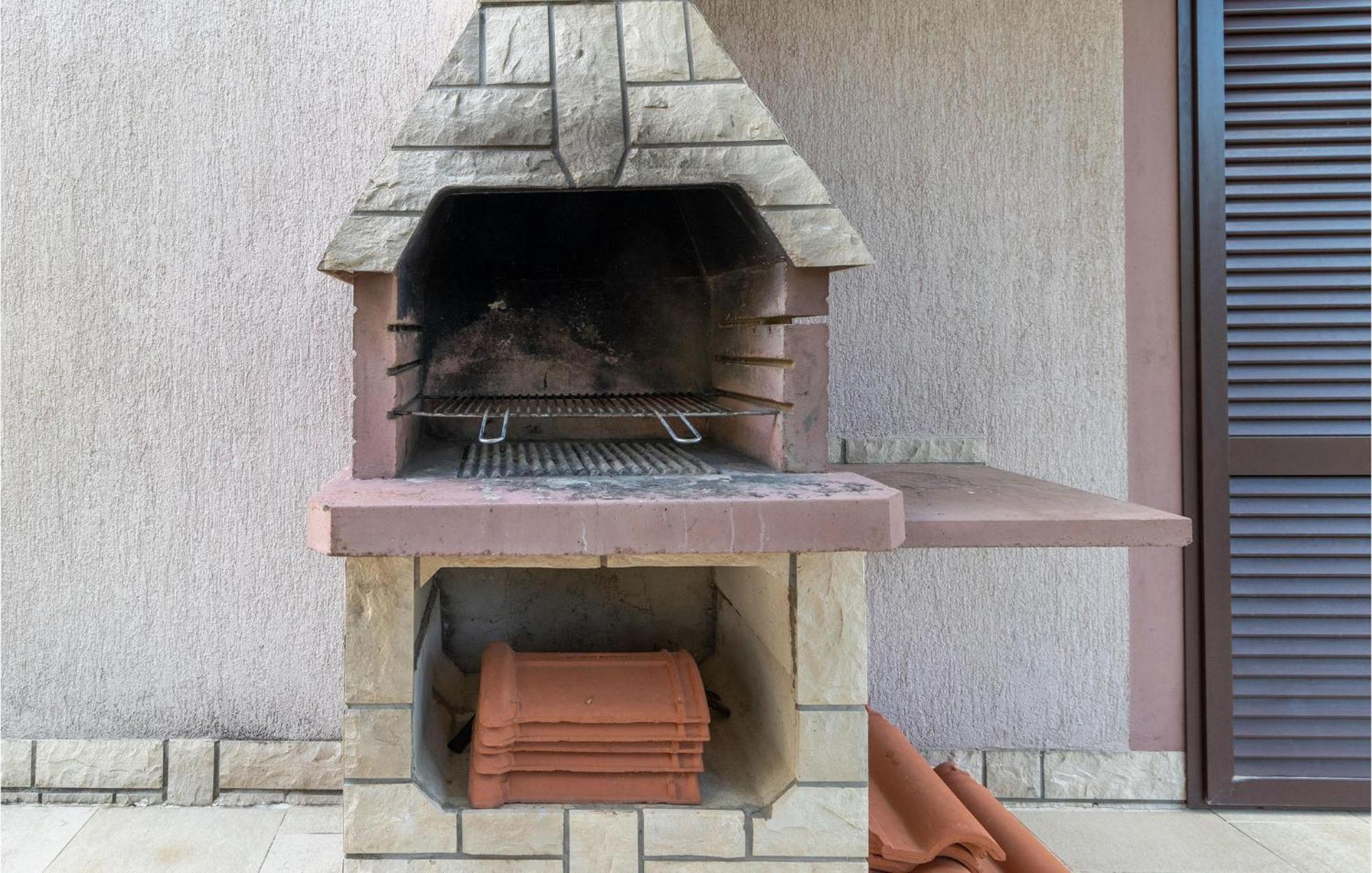 1 Bedroom Cozy Apartment In Jadranovo Zewnętrze zdjęcie