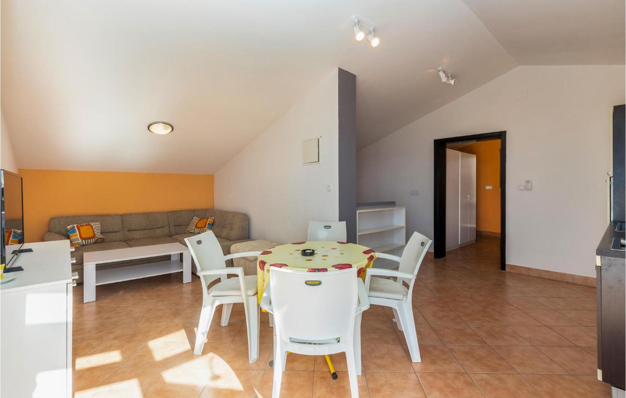 1 Bedroom Cozy Apartment In Jadranovo Zewnętrze zdjęcie
