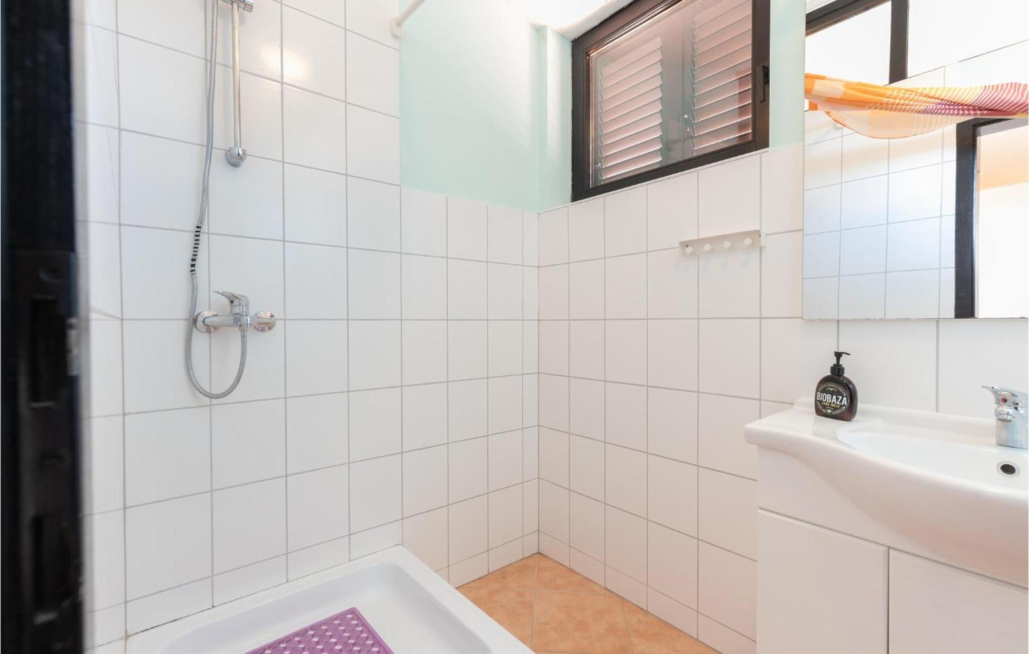 1 Bedroom Cozy Apartment In Jadranovo Zewnętrze zdjęcie